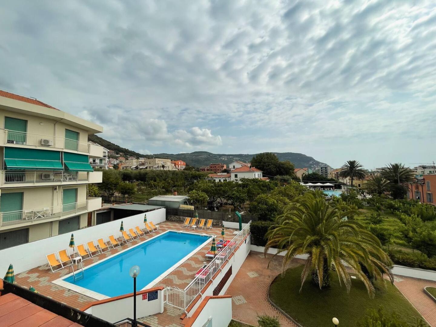 Moresco Apartment Pietra Ligure Exterior foto